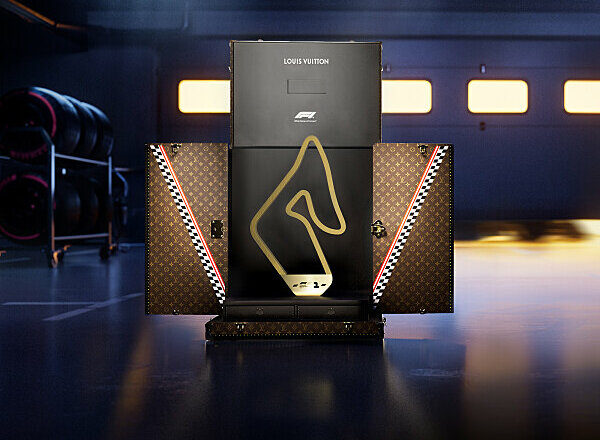Louis Vuitton freut sich, seinen elften maßgefertigten Trophy Trunk der Saison für den FORMULA 1® MSC CRUISES AUSTRIAN GRAND PRIX 2025 zu präsentieren.